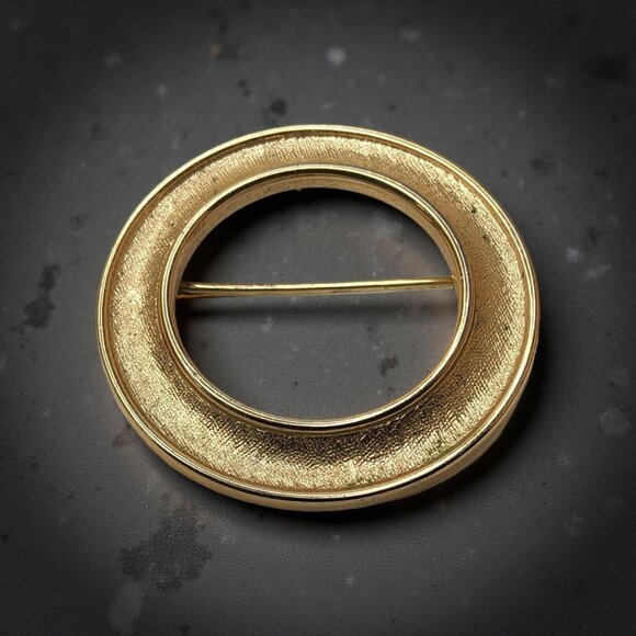 Vintage Mid 1939 –1955 Crown Trifari Circular Textured Brushed Brooch Pin - Picture 3 of 8